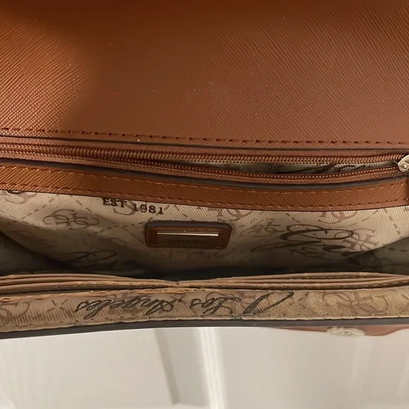 Guess leather crossbody purse - Picture 3 of 4